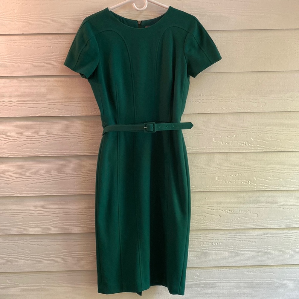 Vince Camuto emerald green belted dress. Cap sleeves. Midi length. Size 6.